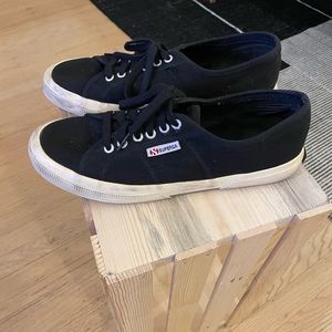 Superga lows. Mens 9.5. Great condition.